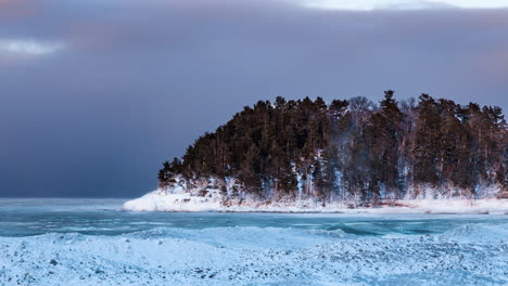 Time-lapse-of-lake-effect-snow-clouds-over-Lake-Superior-at-sunset