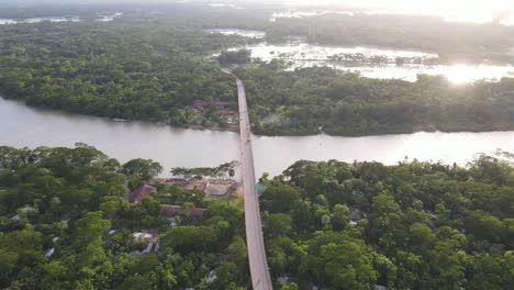 Luftaufnahme-Der-Brücke,-Die-Die-Dörfer-Am-Flussufer-Aus-Zwei-Distrikten-In-Bangladesch-Verbindet