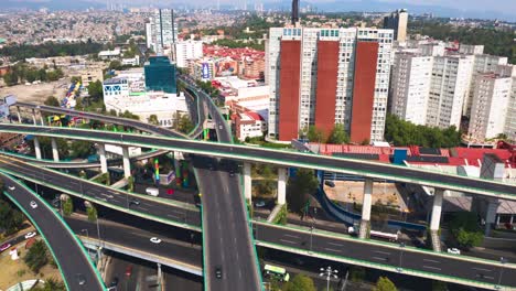 Hiperlapso-De-Drones-Aéreos-De-Autopista-De-Tráfico-Congestionado-En-La-Ciudad-De-México