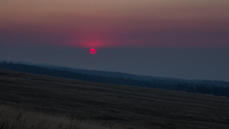 Zeitraffer-Des-Sonnenaufgangs-über-Den-Hochebenen-Von-Central-Wyoming
