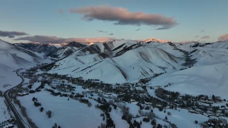Scenic-Mountain-Ridges-Covered-With-Snow-In-Sun-Valley-Ski-Resort,-Idaho