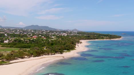 Soft-aerial-dolly-right-showing-stunning-beach-in-Dominican-Republic