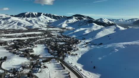 Vista-Of-Snowscape-Ski-Resort-Town-In-Sun-Valley,-Idaho