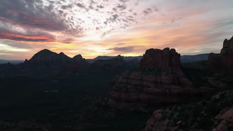 A-Woman-Standing-At-The-Edge-Of-Red-Cliffs-Canyon-In-Sedona,-Arizona-During-Sunset