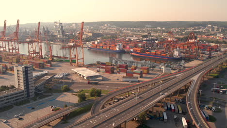 Luftaufnahme-Des-Containerterminals-Und-Des-Marinas-Gdynia-In-Polen