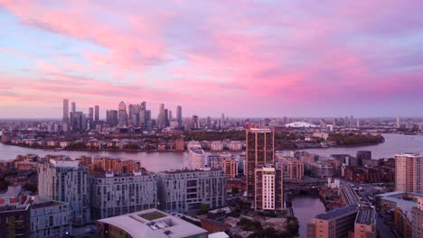 Establishing-wide-angle-drone-shot-of-London-skyline-at-sunset,-England