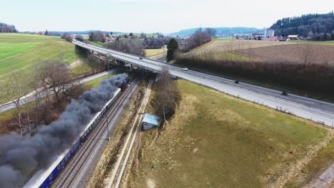 Pacific-Br01-01-202-Tren-Locomotora-A-Vapor-Viajando-A-Campo-Traviesa-En-Suiza