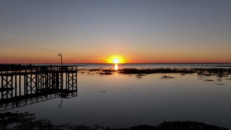 Sunsetting-over-Mobile-Bay,-Alabama-near-Daphne