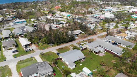 4K-Drohnenvideo-Von-Durch-Hurrikan-Beschädigten-Bäumen-In-Englewood,-Florida---16