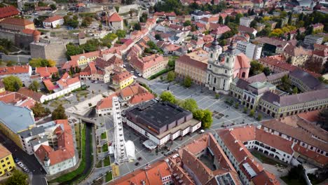 In-Eger,-on-Gárdonyi-Géza-Square,-we-can-see-the-panorama-of-the-historic-city-centre-from-a-height-of-30-metres-on-the-Ferris-wheel-observatory-in-Eger-Town
