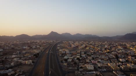 Hochgeschwindigkeitsstrecke-über-Eine-Kleine-Stadt-Außerhalb-Von-Jeddah-City-Bis-Nach-Mekka-City