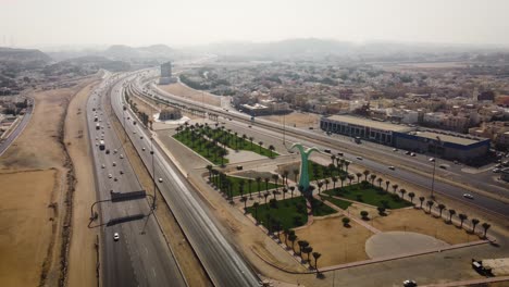 Palm-tree-park-over-the-commute-of-Jeddah-city-all-the-way-to-Mecca-city