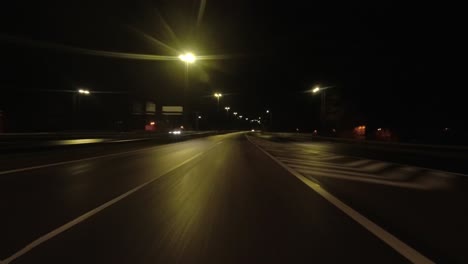 Tiro-De-Lapso-De-Tiempo-Conduciendo-A-Través-De-Helsinki-Durante-La-Noche