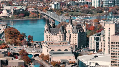 Ottawa-Luftaufnahme-Von-Chateau-Laurier-Mit-Langer-Linse-Herbstansicht