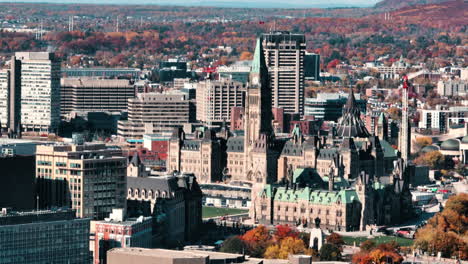 Ottawa-Skyline-Im-Stadtzentrum-Oktober-Luftbild
