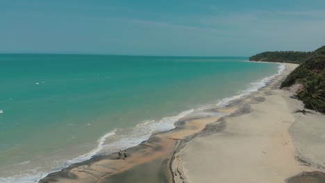 Praia-Do-Satu-Drohnenaufnahmen-4k-Sonnenschein-Strand-Von-Satu-Bahia-Caraiva-Brasilien-Fluss