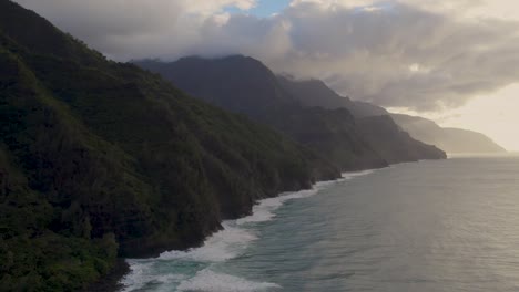 Espectacular-Vista-Aérea-De-La-Costa-De-Napali,-Un-Lugar-Increíble-Para-Visitar-En-La-Isla-De-Kauai-Hawaii