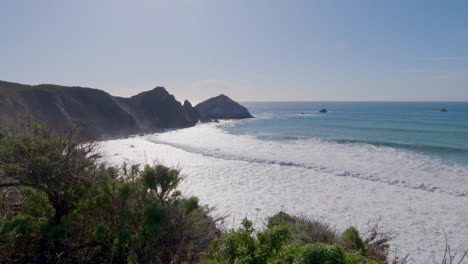 slow-motion-mountainside-view-of-waves-crashing-along-the-shores-of-Big-Sur-California