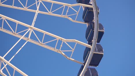 Closeup-of-Moving-Ferris-Wheel