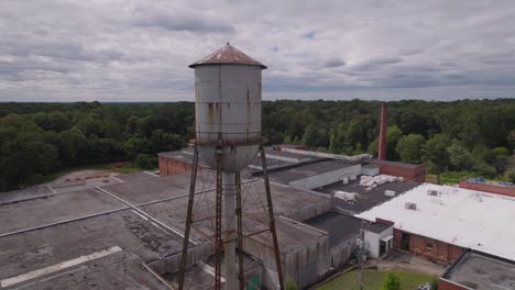 Wasserturm-Der-Alten-Industriellen-Mühle