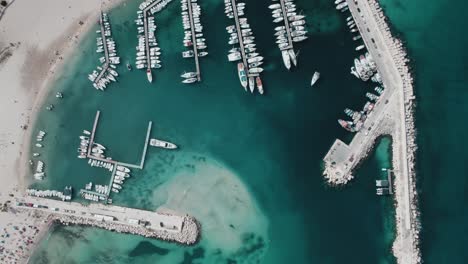Luftaufnahme-Per-Drohne-Vom-Marina-In-San-Vito-Lo-Capo,-Sizilien,-Italien