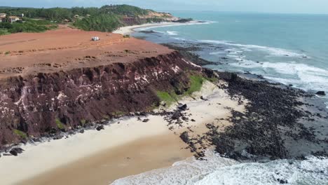 Cliffside-Beach-Pipa-Chapadao-Pasar-Por-Alto-Desde-Un-Dron