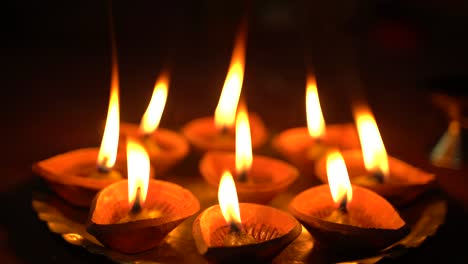 Inseln-Solcher-Lampen-Werden-An-Diwali,-Indiens-Nationalfest,-Angezündet