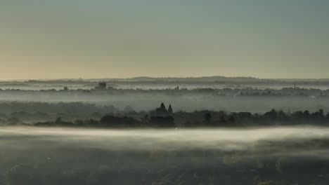 Geschichtete-Neblige-Landschaft-Niedrige-Wolken-Antenne-Zoomobjektiv-Warwickshire-Uk