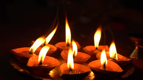 Inseln-Solcher-Lampen-Werden-An-Diwali,-Indiens-Nationalfest,-Angezündet
