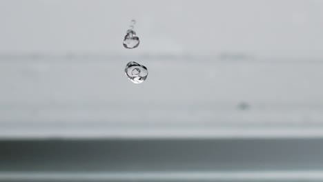Water-droplets-pure-fresh-water-at-1,970fps-with-Phantom-camera