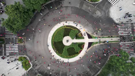 aerial-drone-shot-of-the-runners-of-the-mexico-city-marathon-in-polanco