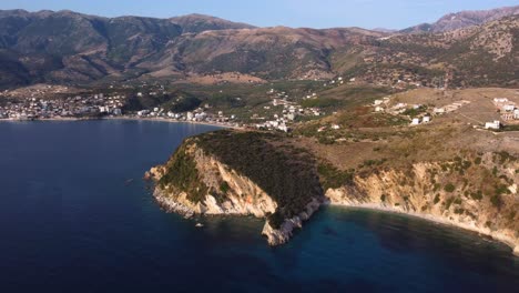 Luftaufnahme-Der-Wunderschönen-Küste-Von-Himare,-Albanien