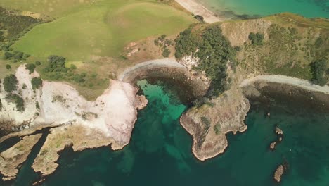 Drone-flying-over-Limestone-cliffs-of-Crayfish-bay-in-New-Zealand's-North-Island