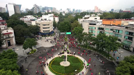 drone-shot-of-the-runners-of-the-mexico-city-marathon-in-polanco-heading-towards-the-finish-line