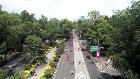 backwards-quick-drone-shot-of-the-city's-marathon-runners-passing-through-avenida-refoma