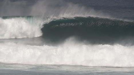 Big-Wave-at-Uluwatu---Bali---Indonesia-4k50p,-15-feet-wave