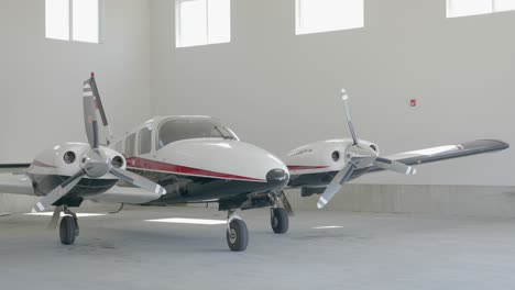 Static-Shot-of-Twin-Engine-Piper-Seneca-in-Hangar-with-Closing-Doors