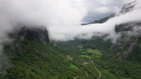 El-Valle-Simadal-En-Noruega