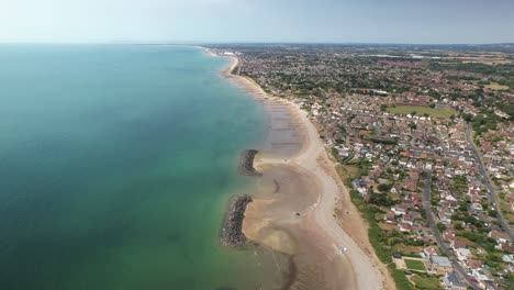 Panoramic-View-Over-Sandy-Beach-In-West-Sussex,-UK---aerial-drone-shot