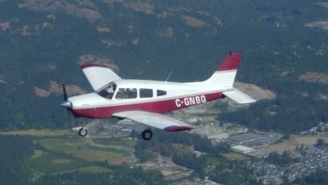 Close-Up-Light-Piper-Cherokee-Flugzeug-Fliegende-Formation