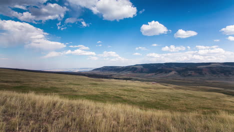 Zeitraffer-Von-Wolken,-Die-über-Die-Hochebene-Von-Central-Wyoming-Rollen