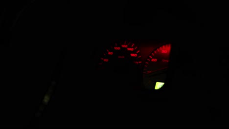 Speedometer-night-view-of-vehicle-dash-as-turn-signal-blinks-right