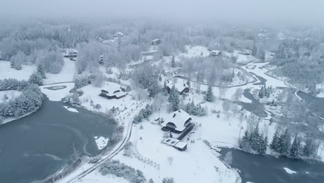 Drohne,-Die-über-Erstaunliche-Winterlandschaft-In-Europa-Fliegt