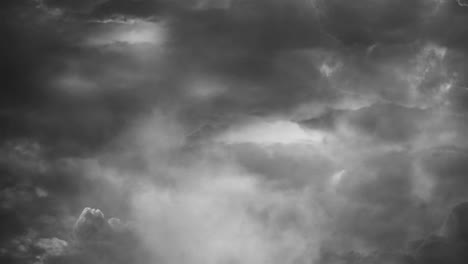 4K-Sicht-Auf-Gewitter-In-Dunklen-Und-Dicken-Wolken-über-Dem-Himmel