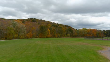 Fällt-Farbe-über-Die-Hügel-Im-Bush-Creek-Park-Im-Westen-Von-Pennsylvania