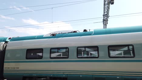 High-speed-train-pantograph-disconnection-from-catenary