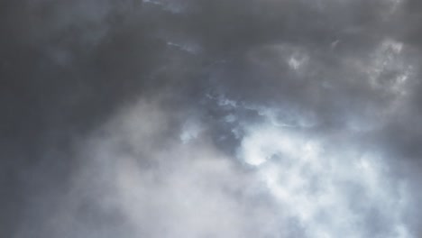 Tormenta-Y-Pared-Nube-Oscura