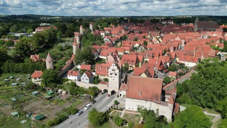 Nördlinger-Tor-Dinkelsbühl-Bayern,-Süddeutschland-Drohne-Luftaufnahme