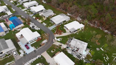 Video-De-Dron-De-4k-De-Escombros-En-El-Bosque-De-Casas-Destruidas-Por-El-Huracán-Ian-En-Puerto-Norte,-Florida---22