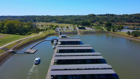 Aerial-view-from-a-Boat-docking-at-the-Clarksville-Marina-dock-in-Tennessee